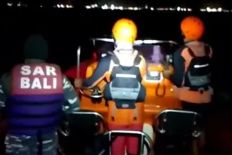 Local police said 23 survivors had been pulled from the water so far after a ferry sank on its way to the resort island of Bali on Thursday, leaving at least five people dead and 30 missing. The ship carrying 65 passengers sank before midnight on Wednesday while sailing to the well-liked vacation spot from Indonesia's main island of Java, and rescuers were still scrambling to locate the missing. Rama Samtama Putra, the police chief of Banyuwangi, East Java, where the boat departed, told AFP, "23 rescued, 4 dead." Cabinet Secretary Teddy Indra Wijaya said in a statement Thursday that President Prabowo Subianto, who was traveling to Saudi Arabia, had ordered an immediate emergency reaction.