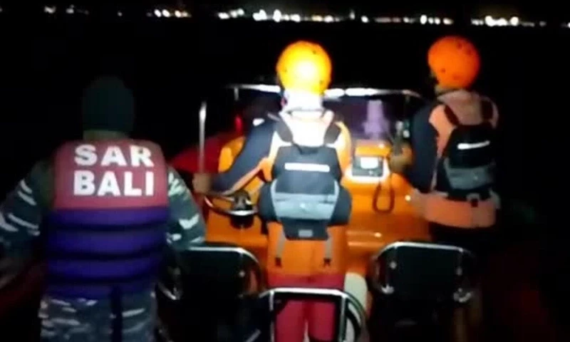 Local police said 23 survivors had been pulled from the water so far after a ferry sank on its way to the resort island of Bali on Thursday, leaving at least five people dead and 30 missing. The ship carrying 65 passengers sank before midnight on Wednesday while sailing to the well-liked vacation spot from Indonesia's main island of Java, and rescuers were still scrambling to locate the missing. Rama Samtama Putra, the police chief of Banyuwangi, East Java, where the boat departed, told AFP, "23 rescued, 4 dead." Cabinet Secretary Teddy Indra Wijaya said in a statement Thursday that President Prabowo Subianto, who was traveling to Saudi Arabia, had ordered an immediate emergency reaction.