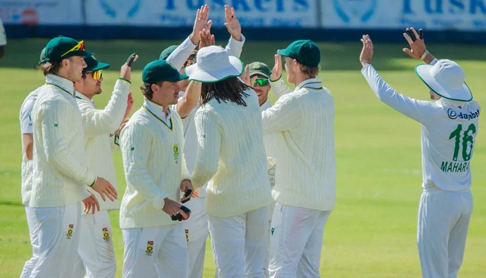 BULAWAYO: Corbin Bosch's all-around skill and rookie Lhuan-dre Pretorius's record-breaking century helped South Africa defeat Zimbabwe by a resounding 328 runs in the opening Test match. In the first Test of the two-match series, the home team's batting line collapsed on a pitiful 208 runs while chasing a difficult 537-run goal. Bosch removed the number three batsman on the first ball of the day, giving Zimbabwe the worst possible start as they attempted to rally from 32-1 through opener Prince Masvaure and Nick Welch (0). Following the early blow, Masvaure was joined by first-innings centurion Sean Williams for a short 32-run partnership.