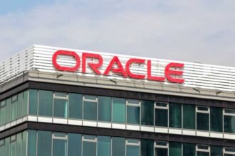 Oracle says its Michigan data center project remains on track without Blue Owl, despite investor concerns over AI spending and rising debt.
