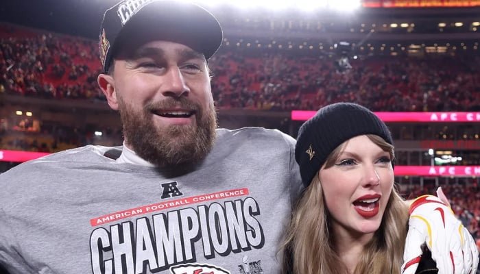 Travis Kelce Taylor Swift Christmas game