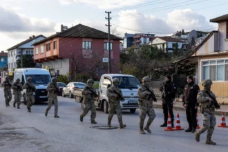 Six IS militants and three police officers died in a clash in Yalova, Turkey, during a police operation targeting extremist suspects.