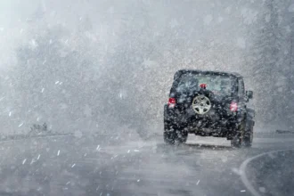 Heavy snow, ice, and strong winds cause winter travel delays across the U.S., affecting flights, roads, and commuters post-holidays.