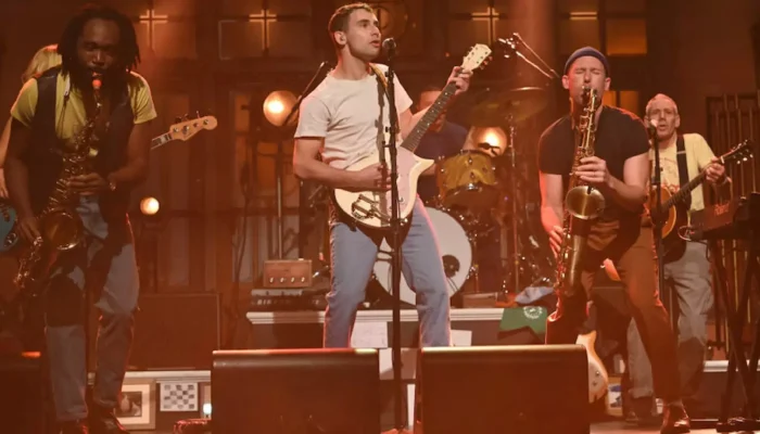 bleachers-live-christmas-performance-fallon