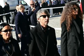 Anna Wintour and Liz Hurley Attend Valentino’s Funeral in Rome