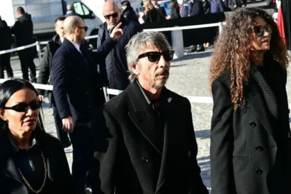 Anna Wintour and Liz Hurley Attend Valentino’s Funeral in Rome