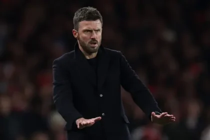 Carrick not ruling out Man Utd deadline day moves