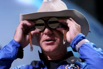 Jeff Bezos’ Blue Origin plans TeraWave, a 5,400-satellite network to rival SpaceX Starlink and Amazon’s Leo service.