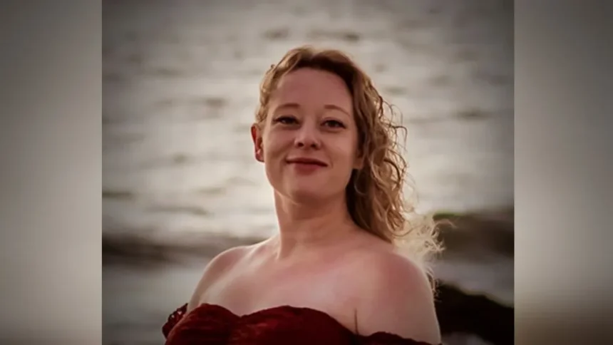 A US ICE agent fatally shot a woman in Minneapolis, triggering protests and calls for accountability as the FBI investigates the incident.