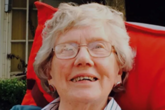 Molly Bayfield Singing Postman