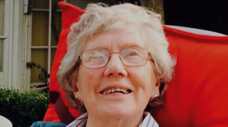 Molly Bayfield Singing Postman