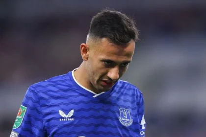 Crystal Palace Criticized After Dwight McNeil Transfer Collapses