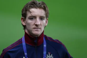 Chelsea and PSG to Face Real Madrid in the Last 16 of Champions League Premier League clubs have been thrown into some major clashes by the Champions League draw. Chelsea takes on the holders Paris Saint-Germain while Manchester City faces Real Madrid. The knockout round will not feature any English teams. This draw will see some intense European competition across the board. Chelsea Set for PSG Showdown The meeting between Chelsea and PSG brought back the memories of the FIFA Club World Cup Final from last year. In New Jersey, the Blues beat PSG 3 to 0. The stakes have been raised. David Barnard, Chelsea's Director of Football, admitted that the task will be difficult. He made it very clear, however, that his team is confident. The focus is on one game at a time, he said. PSG will be the defending champions. Chelsea has already proven that they are capable of competing at the top level. Man City and Real Madrid renew rivalry Manchester City and Real Madrid will again face off. It is the fifth consecutive season in which the two teams have met at the knockout stages. City beat Madrid in the December league stage. This win was a new chapter in their rivalry that has been intensifying since 2022. Hugo Viana, City's director for football, described this match as an event in and of itself. The margins could be even closer because both teams are familiar with each other. Arsenal, Newcastle United, Liverpool, and Tottenham learn their fate Arsenal, the Premier League's leaders, will play Bayer Leverkusen. This is a tough draw with one of Germany’s best sides. Newcastle United takes on Barcelona. Newcastle United will be hosting the first leg of this match at their home stadium, giving them an advantage. Liverpool meet Galatasaray. Liverpool's ambassador Ian Rush thinks the atmosphere at Anfield will be decisive in the second leg. Tottenham Hotspur will face Atletico Madrid on Saturday in a battle that promises to be tactical. Important Dates for Quarter-Final Clashes The matches will be played on the 10th and 11th of March. On 17 and 18 march, the return matches are scheduled. The quarter-finals will be held if both Newcastle and Tottenham advance. Chelsea and Liverpool may also meet in the quarter-finals. Finale will be held at Puskas Arena in Budapest on 30th May.