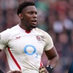 Eddie Jones Sees Echoes of His Own Exit in England’s Loss to Ireland Former England head coach Eddie Jones says Saturday’s defeat to Ireland brought back memories of the bitter end of his own time in charge. The atmosphere at Allianz Stadium reminded him of Twickenham after his last game. England came into the Six Nations hoping to win their first title since 2020, but back-to-back heavy defeats, including a loss to Scotland in round two, have put their campaign in jeopardy. Some home fans left the stadium early against Ireland, and fly-half George Ford was ironically cheered for finding touch after earlier mistakes. Feeling the Weight of the Loss “I felt sick at the end of the game,” Jones said on his Rugby Unity podcast. “The stadium felt half-empty, the sky grey, and the fans who stayed seemed ready to vent. It was an eerie feeling.” Jones left England after a 27-13 loss to South Africa in November 2022, and he was sacked ten days later after winning just five of 12 matches that year. Looking Too Far Ahead Jones also suggested that England head coach Steve Borthwick made a mistake before the tournament by publicly talking about aiming for the title. “Steve made comments about the France game that were unusual for him,” Jones said. “Looking too far ahead can be dangerous. Players, their partners, even families read it. Suddenly they start thinking about hotels, dinners, tickets for Paris, instead of the game in front of them. That small shift in focus can affect a team.” France currently leads the Six Nations with maximum points, while England faces a crucial match against Italy on March 7. A loss there could leave them at the bottom of the table. Leadership and Emotional Control Jones believes England’s main issue is emotional control, which affects preparation and leadership on the field. “Sometimes it’s one player not fully committed, or a leadership gap. Any of these can cause a drop in performance.” He stressed that team leaders need to pull everyone together, both on and off the field. He also questioned Borthwick’s decision to start Henry Pollock, a Northampton back row player. Pollock’s Best Role Pollock impressed by beating defenders, winning a turnover, and making the most tackles, but Jones thinks he’s more effective coming off the bench. “He’s like Bobby Skinstad—strong and athletic, but more suited to 20-minute bursts. Playing a full 80 minutes in the back row requires a grind, and that might not be his game.”