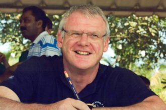 Husband Arrested Over £600k Fraud for Sex and Antiques Frances’ world turned upside down one morning when she received a shocking call. Police had arrested her husband, solicitor Andrew, for allegedly defrauding his clients. Officers also searched their home, shared with their two children. Andrew’s office, located in a quiet village south of Manchester, looked like a TV crime scene. Staff were in shock, and records were being packed away. The solicitor managed power of attorney for many elderly clients with dementia. Investigators later discovered that hundreds of thousands of pounds had gone missing. Disturbingly, Andrew spent the stolen money on adult webcam sites, sex workers, and antiques. Dopamine Drugs Fueling Impulsive Behavior This is not an isolated case. Over the past year, families have reported destructive behavior linked to dopamine agonist drugs. These medications, prescribed for conditions like Parkinson’s disease and Restless Legs Syndrome, can trigger new and uncontrollable urges. Impulsive behaviors include: Addiction to pornography or sex workers Compulsive shopping Gambling sprees These actions have led to financial losses of tens or even hundreds of thousands of pounds. Who Is at Risk Dopamine agonist drugs have been prescribed more than 1.5 million times by GPs in England alone in the past year. Studies suggest that one in six Parkinson’s patients on these drugs develop impulse control disorders, the clinical term for these behaviors. Many patients reported having no prior history of such urges. They often failed to connect their sudden behaviors with the medication they were taking. Medical Oversight Under Scrutiny Families say doctors either did not warn them about these side effects or failed to monitor patients’ reactions. The chair of the UK Health Select Committee called these findings “devastating” and asked the UK drugs regulator to review official warnings. NHS advice is clear: if you or a loved one are taking dopamine drugs and notice unusual urges, speak to your doctor immediately. Early intervention can prevent financial ruin and family breakdown. Preventive Measures Monitor your behavior closely if prescribed dopamine drugs Discuss any unusual impulses with a healthcare professional Seek support for compulsive behavior before it escalates