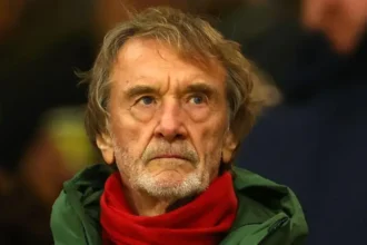 FA Takes No Action Over Ratcliffe Immigration Comments The Football Association will not charge Manchester United co owner Sir Jim Ratcliffe over his recent immigration remarks. In an interview, Ratcliffe said the United Kingdom had been “colonised by immigrants.” The comment sparked criticism across the country. Prime Minister Keir Starmer condemned the remark. Several Manchester United supporter groups also spoke out. The The Football Association reviewed the case. It decided not to take formal action. Instead, officials reminded Ratcliffe of his responsibilities in English football. They had examined whether his words brought the game into disrepute. The case is now closed. Ratcliffe later issued a qualified apology. Manchester United released a statement as well. The club highlighted its work on equality and inclusion. Carrick Backs Club Values Interim head coach Michael Carrick addressed the issue before the next match. He said he is proud of what the club stands for. Carrick explained that Ratcliffe and the club had already spoken. He said it was not his place to add more. Instead, he focused on the team’s culture and values. He said equality, diversity and respect shape daily life at the club. He added that Manchester United carries global responsibility. Carrick has spent many years at the club. He understands its influence. A Global Squad Remains United United’s squad includes players from 16 countries. The women’s and youth teams also feature international talent. Some players come from Mali and Japan. As a player, Carrick worked under Alex Ferguson. Ferguson often praised diversity within the squad. He saw it as a strength. Carrick believes the controversy will not harm unity. The team is pushing for Champions League qualification. That target once looked unlikely this season. He described the group as strong and connected. At the press conference, Carrick wore a green Unite for Access badge. The campaign promotes equal matchday access for disabled fans. He said the club remains aware of its wider role in society.