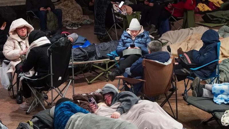 Record Missile Strikes Leave Thousands in Ukraine Without Heating