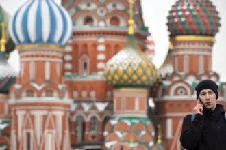 Russia Blocks WhatsApp as Crackdown on Messaging Apps Deepens