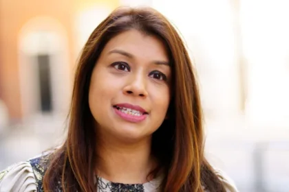 Former UK Treasury minister and Labour MP Tulip Siddiq has received a second prison sentence from a Bangladeshi court, deepening a legal dispute that has drawn strong criticism from the Labour Party. The court sentenced Siddiq to four years in jail on corruption charges. This punishment adds to a previous two year sentence handed down late last year. Judges also sentenced her aunt, former Bangladesh prime minister Sheikh Hasina, along with two other family members, in separate corruption cases. The court tried all defendants in absentia. Each of them denied the accusations. Labour Party condemns legal process Labour leaders quickly rejected the ruling and questioned the fairness of the trial. A party spokesperson said Siddiq never received proper details of the charges and had no chance to defend herself. According to Labour, Siddiq’s legal team made repeated requests to Bangladeshi authorities for information. Officials did not respond. The party stressed that every accused person deserves the right to legal representation. Because of these failures, Labour said it cannot accept the judgment. Background of earlier conviction In December 2025, a Bangladeshi court convicted Siddiq in another corruption case. Judges ruled that she influenced her aunt to use special executive powers to secure land on the outskirts of Dhaka. That conviction resulted in a two year prison sentence. Siddiq strongly rejected the ruling and described the entire process as deeply flawed. She said she remains confused by the case and claims Bangladeshi authorities have never contacted her directly, despite making allegations for more than a year. Resignation from UK government role Questions about Siddiq’s links to Sheikh Hasina led to her resignation from the UK government in January 2025. She stepped down as a Treasury minister after scrutiny over her use of London properties linked to allies of her aunt. The prime minister’s ethics adviser, Sir Laurie Magnus, reviewed the matter. He found no evidence of wrongdoing but said Siddiq should have shown greater awareness of reputational risks. In her resignation letter, Siddiq said she acted transparently but chose to step aside to avoid distracting the government. Political turmoil in Bangladesh Bangladesh launched the cases against Hasina and her family after her removal from power. Hasina ruled the country for 15 years before mass protests forced her out in August 2024. She later fled to India. In a separate case last year, a court sentenced her to death over crimes against humanity linked to a violent crackdown on student demonstrations.