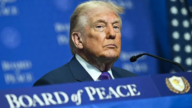 Trump’s Foreign Policy Dilemma Deepens Amid Rising Iran Tensions Tensions between the United States and Iran have put President Donald Trump’s foreign policy back in the spotlight. During a recent meeting of the Board of Peace, a Middle East coalition he created, Trump delivered a fresh warning to Tehran. He called for peace but also threatened military action. That contrast shows the core struggle shaping his second term. Diplomacy or Military Pressure? Trump says he prefers a diplomatic agreement that would end Iran’s nuclear weapons ambitions. A White House official recently said Iran would be “very wise” to reach a deal. However, the administration has increased pressure in recent weeks. Trump ordered a major military buildup in the Middle East. Analysts describe it as the largest US deployment in the region since the Iraq War in 2003. This approach raises questions. Trump often signals he wants negotiations. At the same time, he strengthens military options. That mix leaves allies and critics unsure about his final goal. The Shadow of Past Military Action Some observers argue that Trump uses strong language to gain leverage. Yet recent history suggests his threats carry weight. Earlier this year, the US carried out an operation against Venezuela. That mission led to the capture of former President Nicolás Maduro. The administration defined the objective narrowly and claimed success. Iran presents a more complex challenge. Trump insists that a US strike last June “obliterated” Iran’s nuclear facilities. If that is true, critics ask why another strike would be necessary. The White House has not clearly explained its new targets or expected results. Nuclear Talks at a Standstill Washington and Tehran have held indirect talks. These discussions focus on uranium enrichment and Iran’s nuclear programme. Iran has signaled openness to negotiations. However, talks have stalled. The US wants Iran to limit its ballistic missile programme and reduce support for proxy groups across the region. Sanctions and domestic protests have weakened Iran’s leadership under Supreme Leader Ayatollah Ali Khamenei. Even so, Tehran has not agreed to broader US demands. The diplomatic path remains uncertain. Strategic Risks and Regional Impact A new US strike could trigger serious consequences. Iran may target American military bases in the region. A prolonged conflict could also disrupt US goals in the Middle East. That includes efforts tied to rebuilding Gaza through the Board of Peace initiative. Israel’s role adds another layer. Israel joined the US in last year’s strike on Iran. Many expect Israel would participate again if Washington launches another campaign. That possibility increases the risk of wider regional escalation. Trump has not outlined a detailed post conflict plan. He has not clarified whether his administration seeks regime change or limited military objectives. Without clear answers, uncertainty continues to shape US Iran relations.