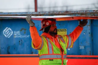 US economy slows in final months after turbulent year