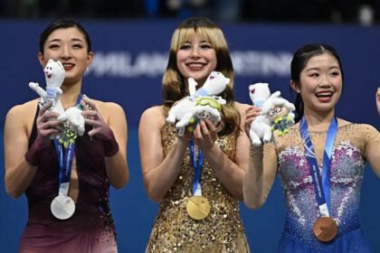 USA superstar Liu wins womens skating Olympic gold (2)