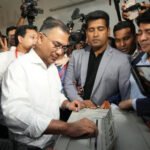 Goldman Sachs’ chief legal officer, Kathryn Ruemmler, announced she will resign after months of scrutiny over her ties to convicted sex offender Jeffrey Epstein. Emails Reveal Controversial Ties The US Department of Justice released emails showing Ruemmler called Epstein “Uncle Jeffrey.” They also show she advised him on handling media questions and accepted luxury gifts. However, Ruemmler said, “My responsibility is to put Goldman Sachs’ interests first.” She explained that she met Epstein in her role as a lawyer. She stressed that she knew nothing about his ongoing criminal conduct. CEO Praises Her Contributions Goldman Sachs CEO David Solomon thanked Ruemmler for her “sound advice” and her service to the firm. He added, “Kathy has been a mentor and friend to many of our people, and we will miss her.” She will officially leave the company on June 30, 2026. PR Challenges for Goldman Sachs Although the emails do not suggest wrongdoing, they created a public relations challenge for the bank. Ruemmler led Goldman’s reputational risk committee and joined the firm in 2020. In addition, a Goldman spokesperson explained, “Epstein often offered unsolicited favors and gifts to many of his business contacts.” Broader Corporate Impact Ruemmler’s resignation follows a trend of corporate departures linked to Epstein. Last week, Brad Karp, chairman of the US law firm Paul Weiss, stepped down after emails showed he discussed Epstein’s 2008 convicti