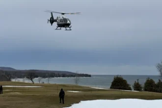 Canadian officials rescue 23 people who floated away on ice sheet