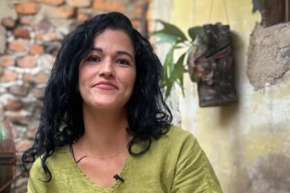 Hospitals under pressure during energy shortages Cuban women are giving birth in extremely challenging conditions due to the long-lasting power outages that continue throughout the entire country. Havana hospitals are treating pregnant women safely but are under stress due to fuel shortages. Mauren is a new mother who has health issues. She's being monitored closely at a maternity specialist hospital. She is pregnant with diabetes and has high blood pressure, so she needs constant medical care. She is being treated by doctors with medicines and insulin, but the unstable electricity during birth raises concerns. Despite these difficulties, the hospital staff continues to care for patients around-the-clock. Most hospitals rely on diesel generators. However, fuel shortages can make it difficult to run them for extended periods. What to expect at home for expecting mothers Conditions are worse outside hospitals. Long periods of time without power can affect daily activities, such as cooking and food storage. Indira has lived without power for seven months in her house. She is often unable to cook in the daylight and must wait for a short window of time when power returns. She prepares what is available in those moments even if the food does not meet her pregnancy nutritional needs. Her husband is a blacksmith and she can't continue to work as a stylist while pregnant. Financial pressures and a lack of resources are causing stress for the family. Limiting nutrition can cause health risks Many pregnant women are facing increased health risks. Many women have experienced illnesses, such as mosquito-borne infections during pregnancy. These add to the strain placed on their health. The availability of balanced meals also remains limited. Due to electricity shortages, many families have reported a reduction in protein and vitamin intake. It is a cause for concern both to mothers and their unborn children. The Economic Stress and the Migration Issues Cuba's economic conditions are also having an impact on family planning. Due to the low salaries, job shortages, and migration of highly skilled workers, many young couples have doubts about having children. Parents worry about the future prospects of their children's education and employment. Families are influenced by the uncertainty of childbirth. The Future Generations: Concerns about the future Mothers-to-be express their deep concerns about the future of their children. Many fear that if the conditions don't improve, they will have limited options in terms of education and employment. Families continue to be concerned, but they also hope that the future will bring stability and improved living conditions.