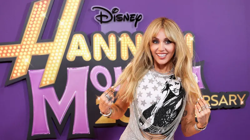 Hannah Montana fans celebrate