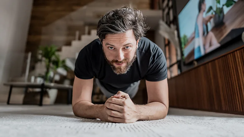 Isometric Exercises: A Simple 14-Minute Routine That Can Boost Heart Health A smarter way to stay fit Most people picture intense workouts when they think about fitness. Long gym sessions, running on treadmills, or lifting heavy weights often come to mind. But new research suggests you don’t always need that level of effort. In fact, you can improve your health by staying still. Isometric exercises focus on holding a position without moving. Simple examples include holding a squat, pressing your hands together, or sitting with one leg extended. These small efforts can still make a big impact on your body. What research shows A large analysis in 2023 reviewed studies from 1990 to 2023, covering nearly 16,000 people. It compared different types of exercise and their effect on blood pressure. The routine used in most trials was short and practical. It involved four sets of two-minute holds, with short rest periods in between. The full session lasted about 14 minutes and was done three times a week. The results were clear. Isometric exercises reduced blood pressure more than cardio, weight training, and even high-intensity workouts. On average, blood pressure dropped by about 8.24 over 4.00 mmHg. That is close to the effect of some medications. Why it works When you hold a position, your muscles tighten without changing length. This pressure limits blood flow for a short time. Your body responds by working harder to send oxygen to the muscles. Once you relax, blood flow increases again. Repeating this process helps improve how your blood vessels function. Over time, this can lower blood pressure and support heart health. More than just heart benefits Isometric exercises also build strength. They activate motor units, which are groups of nerves that control muscle contraction. This improves how effectively your muscles work. They can also help reduce stiffness in blood vessels and support overall heart function. Another advantage is safety. These exercises are often easier on joints, making them suitable for people who struggle with movement-based workouts. Easy to start, easy to maintain One of the biggest benefits is convenience. You don’t need equipment or a gym membership. You can do these exercises at home, even in a small space. Because sessions are short and low effort, it’s easier to stay consistent. This makes isometric training a good option for busy people or beginners who find it hard to stick to regular workouts.