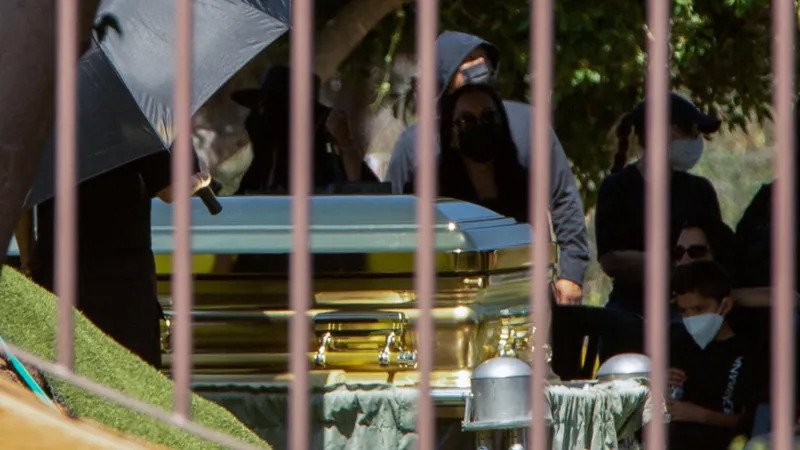 Mexican drug lord El Mencho buried in golden coffin