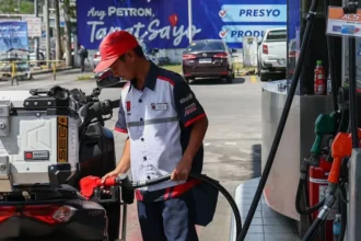 Philippines declares national energy emergency amid Middle East Conflict As the Middle East conflict continues disrupting global oil supplies, The Philippines declared an energy emergency. The executive order was signed by President Ferdinand Marcos Jr to ensure the energy security of the Philippines and stabilize its economy. The ongoing conflict between the US, Israel and Iran, he warned, has created serious risks for fuel supply. This situation is worsened by disruptions to the Strait of Hormuz - a major global oil shipping route. The risks of heavy dependence on imported oil About 98% of the oil consumed in the Philippines is imported, with most of that coming from Gulf countries. The Philippines is highly dependent on global oil supply. Fuel prices have risen dramatically since the 28th of February when conflict started. The price of petrol and diesel has more than doubled since the beginning of the conflict. The sharp rise in prices has placed pressure on businesses and households. The Government takes Control Measures Declaring an emergency allows for quick action by the government. The government can purchase fuel directly and control its distribution throughout the country. The committee overseeing the distribution of goods essential to life has been created. Fuel, food and medicine are all included. It is important to keep the price of fuel and food under control. It will last for a year unless it is lifted or extended by the President. Fuel shortages are a growing concern Concerns about fuel shortages are being raised by officials. Sharon Garin, the Energy Secretary of Israel, stated that there are still 45 days worth of fuel left. In order to manage this crisis, the Government has taken several measures. To save fuel, the government has given subsidies to drivers of transport and cut ferry services. To reduce energy consumption, civil servants now work a 4-day-week. As LNG costs rise, shift towards coal In the near future, due to the rising prices of natural gas liquefied in the world market, the Philippines will rely on more coal-fired plants. The Philippines is taking this step to ensure electricity supplies despite rising energy prices. This shift could raise long-term environmental issues. Asia faces major impact from oil disruptions Asia is still highly vulnerable to the current crisis. Nearly 90% of the oil and gas that passed through Strait of Hormuz last year was bound for Asian countries. This route is directly affected by any disruption. It also has an impact on the energy supply and prices in the entire region. This situation highlights the need for long-term energy planning and diversification.