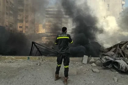 Israeli airstrikes in South Beirut force thousands to flee as Lebanon faces growing fear, displacement, and warnings of a possible humanitarian crisis.