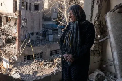 US Iran talks show a small opening, but deep mistrust, Gulf tensions, and strict demands make a swift peace unlikely. Pakistan offers to host high-level discussions amid ongoing war threats.