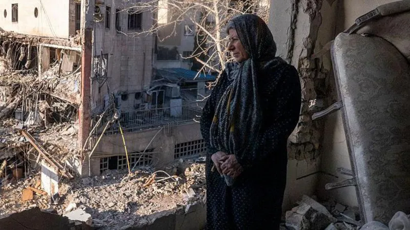 US Iran talks show a small opening, but deep mistrust, Gulf tensions, and strict demands make a swift peace unlikely. Pakistan offers to host high-level discussions amid ongoing war threats.