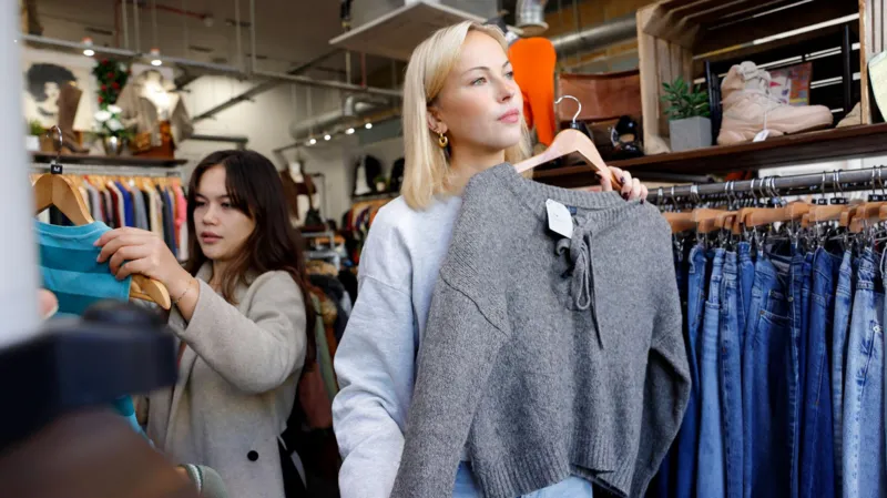 As oil prices begin to rise, UK inflation holds steady at 3 percent Inflation in the UK remained at 3 percent during February. The lower fuel prices contributed to the stability of inflation. Clothing prices rose, balancing the total figure. Official data was collected before the conflict between Iran, Israel, and the United States. The petrol price was at its lowest since 2021. Oil markets have experienced rapid changes since then. Fuel Prices Rise After Global Oil Shock Wholesale oil prices rose sharply, which led to a spike in petrol and diesel prices. Uncertainty on the global energy market was a result of this conflict. Fuel prices in the UK increased as a result. Diesel is now around 175.7 pence per litre. Diesel is now around 175.7 pence per unit. It is an impressive jump from earlier months. Already, transport operators feel the pressure. Fuel costs for one business increased around 20% in only a few short weeks, according to the owner. The instability of fuel prices has made it difficult to plan purchases. The Inflation pressures are Mixed According to the Office for National Statistics, clothing and footwear costs have increased by 0.9% over the past year. Prices had not changed in the preceding month. The prices of alcohol and tobacco helped to limit inflation. Alcohol discounts also helped to reduce the inflation rate. Prices are rising despite the fact that inflation is down from its high of 11,1 percent in 2022. Although the rate of inflation has decreased, everyday costs are still rising. The rise in inflation may be due to energy costs If oil and gas remain high, economists predict that inflation will rise. Forecasts indicate that inflation may reach around 4.6% later in the year. Fuel costs are a major factor in many aspects of life. Business often charge extra to their customers. Prices for transport, food and other services can be affected. The outlook for interest rates becomes uncertain Bank of England's goal is to maintain inflation at or below 2 percent. The Bank of England adjusts rates in order to keep prices and spending under control. Interest rates could rise or stay the same if inflation increases again. It would have an impact on the cost of borrowing, loans and mortgages for both households and business. Analysts now think that interest rates will be cut less this year. Business warns of rising costs Business owners claim that rising energy prices are impacting their operations. In two weeks, the cost of heating oil for one leisure company jumped from 60 pence per litre to 1,50 pounds. He claimed that suppliers were taking advantage of the market. Industry groups, however, argue that wholesale prices are set by suppliers based on the wholesale market and not free. Now, the UK Competition Watchdog will be investigating reports that heating oil prices are unfair. Improved Readability and Search Engine Optimization Notes It is clearer now because the sentences are shorter and use active voice. The paragraphs are also broken up into sections and subheadings. It makes it easier to read and scan for readers online. The passive voice was reduced through a shift in focus from businesses to analysts and institutions. The sentence length was reduced to increase readability and decrease cognitive load. The key SEO improvements are a focused keyword, structured headings and a concise meta description. Content now follows a direct, search-friendly format.