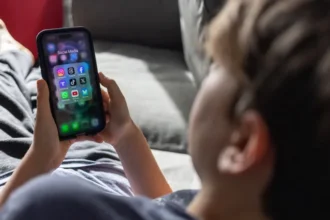 UK launches consultation asking for views on under-16s social media ban