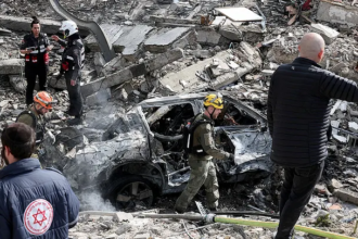 Residents in Tel Aviv entering a reinforced shelter during repeated Iranian missile sirens