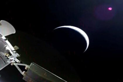 Artemis II leaves Earth Orbit and heads towards the far side of the Moon The Mission reaches a key milestone after the Final Engine Burn Artemis II Mission is heading to the Moon after successfully leaving Earth's orbit. Orion's main engine was fired in an important step called translunar inject (TLI). It lasted for about five minutes fifty seconds. The burn pushed the spacecraft on a course towards the Moon. NASA officials confirmed that the maneuver was successful. Jeremy Hansen said that his crew is feeling good before they start their trip. He also emphasized the importance and effort of the mission. The First Human Space Flight Since 1972 Since 1972, this is the first human mission to travel beyond Earth orbit. This is a momentous occasion in the history of space exploration. Now, the spacecraft follows a circular trajectory. The crew will be taken around the other side of the Moon, and then returned to Earth. Earth seems to shrink in size as Orion gets farther away. Already, the crew described it as breathtaking. System Checked before Final Push The spacecraft spent about one day in high Earth orbit before heading towards the Moon. Engineers checked the key systems during this period. The tests included navigation, engine performance, and life support. The final approval was granted once everything had been confirmed as safe. The engine of the service module then provided a constant push. Orion increased its speed by thousands of kilometres per hour. A record-breaking distance is expected NASA believes that the spacecraft could travel further than any previous human missions. The spacecraft could travel 7,600 km past the Moon. The distance could be greater than the previous record of Apollo 13 from 1970. It will all depend on how the mission is oriented. Astronauts share stunning views of Earth The view from the ship of Earth was described by Commander Reid Wiseman as "unforgettable". Crew members could view the whole planet, from pole to pole. The moment, he said, left the four astronauts speechless. This was one of most memorable experiences on the mission. Safety Measures and emergency Options The mission allows emergency returns even after TLI burning. The controllers have the ability to redirect the spacecraft if necessary. A quick return in the first 36-hours is possible. It may then be possible to return and continue the orbit around the Moon. NASA has run simulations in order to be prepared for any scenario. The main objective of NASA is to ensure the return of crew safely.