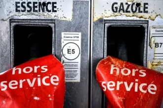 UK and France Agree £662m Deal to Stop Channel Migrant Crossings