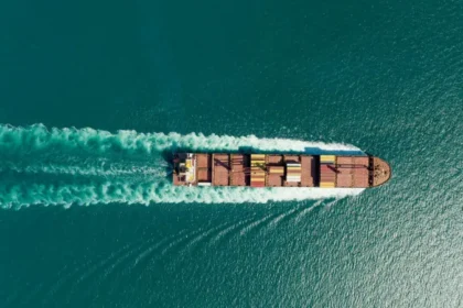 French Ship crosses Strait of Hormuz Despite Ongoing Tensions After weeks of conflict, a French container ship successfully crossed the Strait of Hormuz. This vessel was operated by the French shipping company CMA CGM, and registered in Malta. It completed its voyage as global shipping lanes begin to move cautiously again. Media reports confirmed that the company had made the trip, and analysts pointed out that this was the first large Western ship to cross since tensions escalated. Waterway Restricted, but not Fully Closed Recent conflict in the Strait of Hormuz has disrupted oil and gas traffic. Many operators have had to stop or delay their movement in the region because of attacks on several ships. Shipping activity has dropped dramatically, despite Iran's declaration that all vessels are welcome to pass. Many ships avoided sailing along the central route, and instead chose to sail closer to Oman’s coast to minimize risk. Transit of Other Ships A Japanese vessel carrying natural gas, along with the French ship, also safely exited this strait. The operator of the ship confirmed that crew members and cargo were safe. The operator confirms that the limited movement of maritime cargo is still taking place, under strict safety measures. Sharp Drop in Shipping Traffic Before the war, the Strait of Hormuz was regularly used by hundreds of vessels. Reports suggest traffic is down 95 percent. In late March only 100 ships managed to pass, which is an average of five or six vessels per day. Around 200 ships were stranded on nearby waterways earlier in the crisis due to a halt of operations. Global trade has been severely affected by the slowdown. Global Economic Impact Strait of Hormuz is a major route for transporting liquefied gas and oil. This route is critical to the global energy market. Oil prices soared as shipping declined. The rise in oil prices has led to a global increase in fuel costs and concerns over inflation. This situation threatens to increase the price of basic goods like food, medicine, and electronic devices.