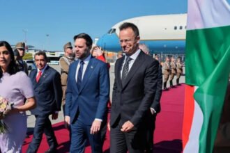 JD Vance visits Hungary to support Viktor Orbán ahead of a tight election race, amid political tensions, energy issues, and rising opposition pressure.
