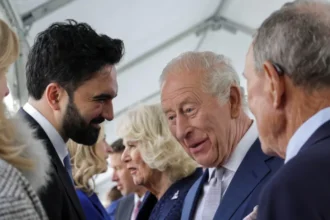 New York City Mayor Zohran Mamdani urges the UK to return the Koh i Noor diamond, citing colonial history and ownership