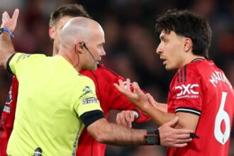 Manchester United fall behind Leeds as Lisandro Martinez is sent off for hair pulling Manchester United's Lisandro Martinez received a red card during an intense match against Leeds United for pulling Dominic Calvert Lewin's hair. Old Trafford was the scene of an incident that changed the outcome of the game. Red Card After VAR Review Paul Tierney initially missed this foul. The Video Assistant referee then intervened, asking him to view the incident in the pitchside monitor. Tierney gave a red card after watching the replay. Martinez's hair pulling action was confirmed as violent conduct by Tierney. Premier League Match Centre also confirmed the decision, stating that the card had been given following a VAR full review. Manchester United already under pressure Manchester United was already in a bad situation at the time. The team was already trailing by 2-0 thanks to Noah Okafor's two goals in the first half. Martinez's dismissal has made United's situation even worse, as they are now down to ten players for the rest of the game. Confirmation of Three-Match Ban Martinez will be suspended for three matches following the red card. It is a blow to United because Martinez had only recently returned to play after recovering from an injury in his calf. This was his first Premier League appearance since the West Ham United 1-1 draw in early February. The Key Moment that Changed the Game Martinez was fouled when he tried to stop Calvert Lewin while he was attacking. He grabbed his hair instead of making a clear challenge. This caused immediate controversy. These moments can be costly and had an impact on the outcome of the match.