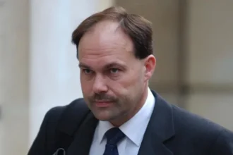 The family of the murderer who hid his wife's body was outraged, but he received a pardon. The Case Background Glyn Razzell was convicted of murdering his wife Linda Razzell in 2003. He has been granted parole. This decision has been met with strong reaction, particularly from the family of victim. Linda vanished in 2002, while on her way to Swindon. She was divorcing Razzell at the time. She had frozen his accounts a few days before her disappearance. Investigators were able to build a solid case even though her body wasn't found. The forensic evidence, which included traces of blood from her in the car that was linked to Razzell's, contributed to his conviction. He was sentenced to life imprisonment with a minimum of 16 years. The Parole Case and its Legal Context Razzell was reviewed by the Parole board multiple times. Previous applications for release, such as one made under Helen's Law 2021, were denied. Helen's Law obliges officials to take into account the psychological harm that is caused by offenders who refuse to disclose the location of the remains of victims. It does not, however, prevent release. The board's latest assessment in January 2026 concluded that Razzell does not pose a threat to public safety. The members noted Razzell's behavior while in jail and his ability, when not under custody, to adhere to rules. The court also recognized the hurt caused by his refusal of revealing where Linda's remains are. They still emphasized the fact that the risk of harm to the public is the main factor when deciding whether or not to grant parole. Families React and Continued Pain Linda's family members have been deeply affected by the ruling. Greg Worrall said that the ruling has added further emotional stress to the lives of those who loved Linda. They believe that the decision weakens Helen's law. The family argues that justice is incomplete until answers are given about Linda's last resting place. Government Response Now, the Ministry of Justice will review this decision. The officials are examining whether or not they can contest it by way of a judicial reconsideration. If valid grounds can be found, this step may delay the release or even reverse it. Justice vs Public Safety: The key issue The case illustrates a delicate balance. The authorities must balance public safety with the suffering experienced by victims' families. The system is primarily focused on managing risk, but families are often looking for closure and accountability. The absence of answers is causing frustration and anger in this case.