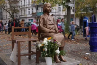 New Zealand rejects a comfort women statue in Auckland after Japan raises diplomatic concerns. The decision highlights tensions over World War II history and community impact.