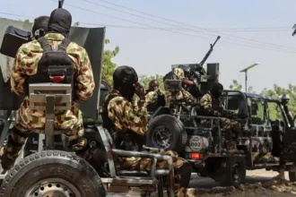 Nigerian Army Recovers Hostages Following Church Attacks in Kaduna Attack During Easter Worship in Kaduna Armed attackers attacked a church during the Easter festivities in north-west Nigeria. According to security forces, the gunmen took hostages and killed at least five civilians. The initial report of seven fatalities was made by a church official, however the authorities confirmed only five. Military Rescue Operation Nigerian troops responded quickly and engaged in an intense gunfight with the attackers. The troops forced the gunmen back, leaving the hostages behind and bodies of victims. Soldiers successfully freed 31 hostages. The officials stated that it is likely the attackers suffered significant losses in the conflict. As evidence, they pointed out blood trails along the escape route. Additional troops were also sent to the area in order to find the suspects who fled and increase security. The rise of insecurity and kidnappings In northern Nigeria, kidnappings for ransom are common. Violent attacks also continue to be perpetrated. While security problems persist, armed groups, also known as bandits, are still conducting raids. Local reports indicate that although the army claimed a rapid response, the attackers were active for some time before being stopped. Residents have been urged to provide information which can assist security forces in stopping criminal groups, and improving safety throughout the region. Zamfara Military offensive The Nigerian army killed 65 armed bandits during a separate raid in Zamfara. This operation was launched after a mass abduction that took place earlier this week. The police confirmed that the manhunt was launched following the abduction of villagers in large numbers. Global Concerns about Security International attention has been drawn to Nigeria's security issues. Donald Trump, the former US president, expressed concern about Christians' treatment and called for better protection. Nigerian government rejects claims of persecution of Christians and Muslims. US troops have also helped Nigerian military forces. US troops are involved in providing training to militant groups, armed gangs and other armed groups.