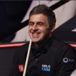 Ronnie O’Sullivan’s bold cue switch pays off as he dominates He Guoqiang 10 to 2 at the 2026 World Championship, staying on track for a record eighth title.