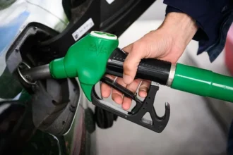 Oil Prices Drop as Iran Reopens Strait of Hormuz During Ceasefire Oil prices fell sharply after Iran announced that the Strait of Hormuz would remain open for commercial shipping during the ongoing ceasefire in the US-Israel conflict. Brent crude dropped to $88 per barrel, down from more than $98 earlier in the day. The sudden decline reflects renewed confidence in global oil supply after weeks of disruption. The Strait of Hormuz is one of the world’s most critical energy routes. Nearly 20% of global oil and liquefied natural gas passes through this narrow waterway south of Iran. Any restriction in this route often leads to sharp price increases. Iran Signals Stability in Oil Supply Iran’s Foreign Minister, Abbas Araghchi, confirmed that commercial vessels can move freely through the strait during the ceasefire period. This announcement helped ease fears of supply shortages. Earlier, tensions had slowed tanker traffic to very low levels. The reduced flow of oil and gas pushed global prices higher and created uncertainty in energy markets. Before the conflict began, Brent crude traded below $70 per barrel. Prices later surged past $100 and peaked above $119 in March due to supply concerns. Although prices briefly rebounded above $90 later in the day, the overall trend showed relief in the market. Global Markets Respond Positively Stock markets reacted quickly to the news. Major US indices posted gains in early trading: S&P 500 rose by 1.2% Nasdaq increased by 1.3% Dow Jones climbed by 1.9% European markets also moved higher. France’s CAC and Germany’s DAX both gained around 2%, while the UK’s FTSE 100 ended the day up by 0.7%. Uncertainty Still Remains Despite the positive reaction, maritime organizations continue to verify Iran’s claims. The Strait of Hormuz had effectively remained restricted since military strikes began earlier this year. If the route stays open, it could stabilize oil prices and reduce pressure on global energy markets. However, any shift in the ceasefire situation may quickly reverse the trend